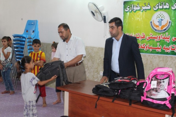 دابەشکردنی پێداویستی قوتابخانە بەسەر بێ باوکان لە خەبات